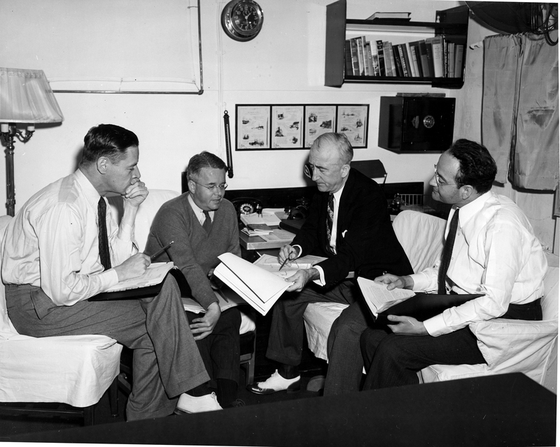 Byrnes in conference with the advisors Harry S. Truman