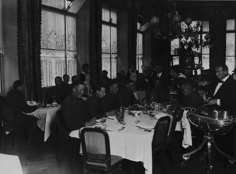 World War One Soldiers Eating At A Restaurant Harry S Truman world-war-one-soldiers-eating-at-a-restaurant-harry-s-truman