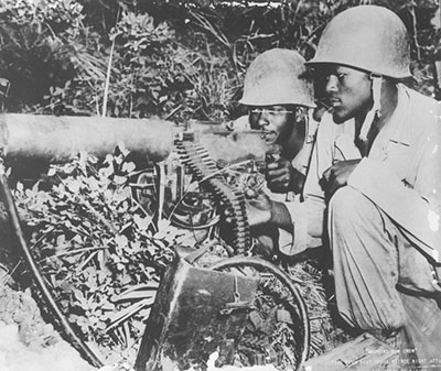 Machine gun crew of African American soldiers in the Korean War