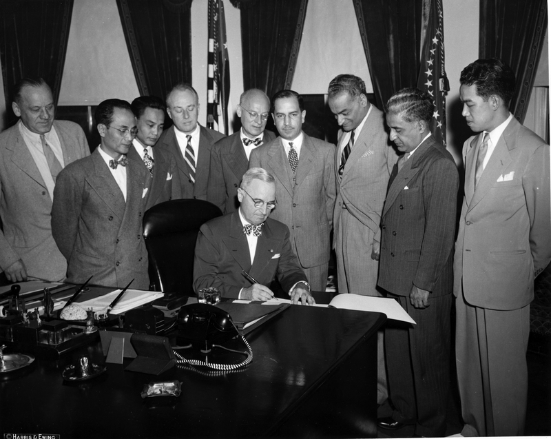 Philippines gain independence from US President Truman 