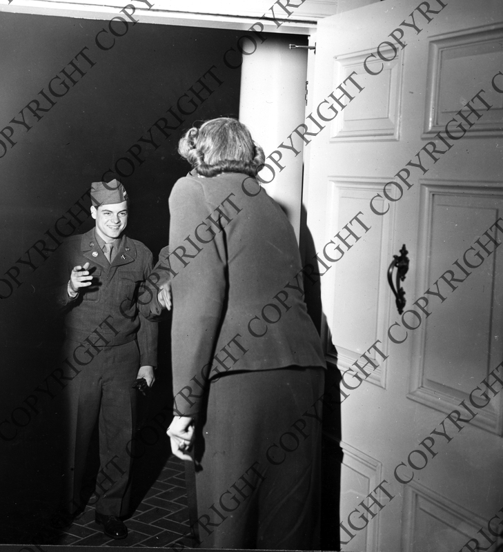 Fort Knox trainees visiting Louisville, Kentucky home Harry S. Truman